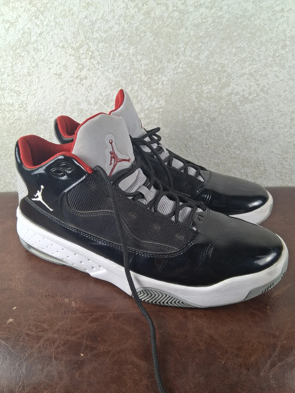 Nike Jordan Max Aura 2 Men's Basketball Shoes Red Black Gray White Size 12